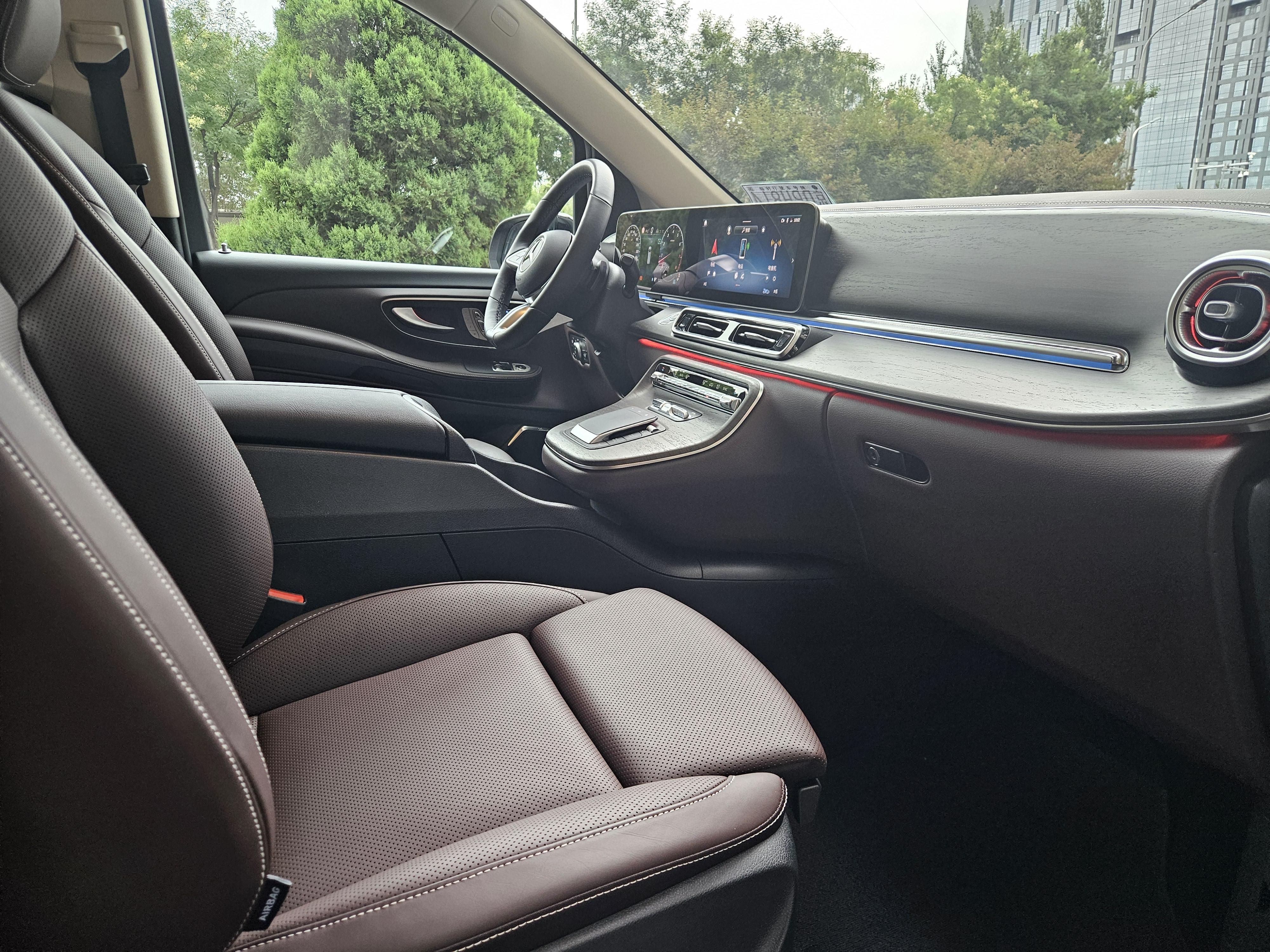 Mercedes-Benz V-Класс 2024 thumb 4