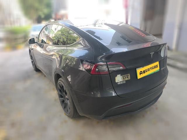 Tesla Model Y 2024 thumb 2