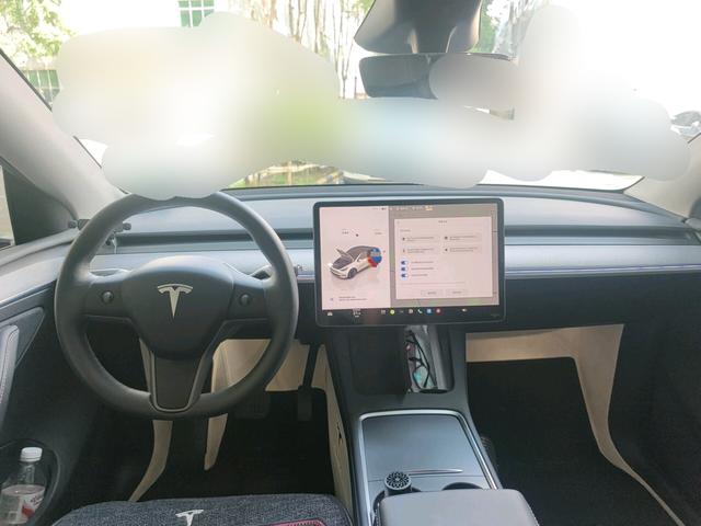 Tesla Model Y 2024 thumb 3
