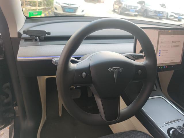 Tesla Model Y 2024 thumb 5