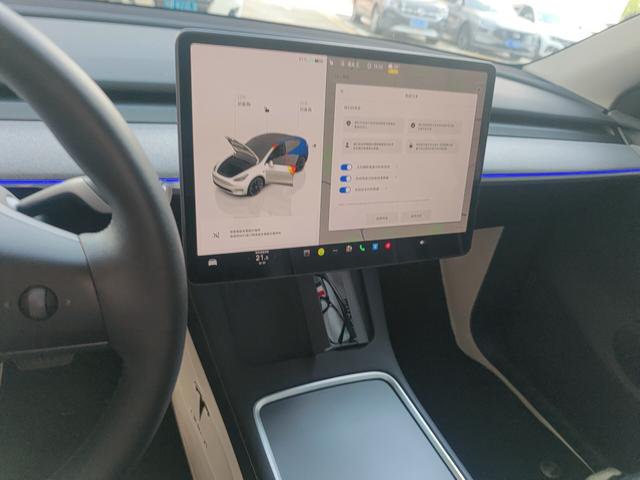Tesla Model Y 2024 thumb 6