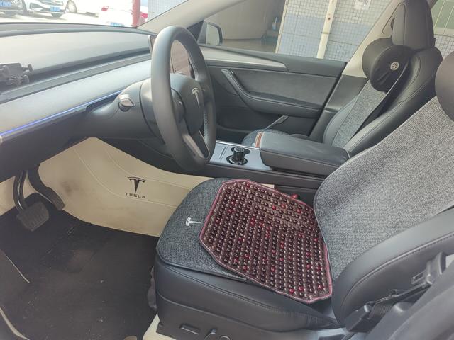Tesla Model Y 2024 thumb 8