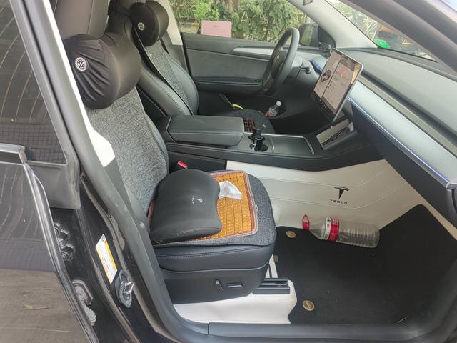 Tesla Model Y 2024 thumb 9