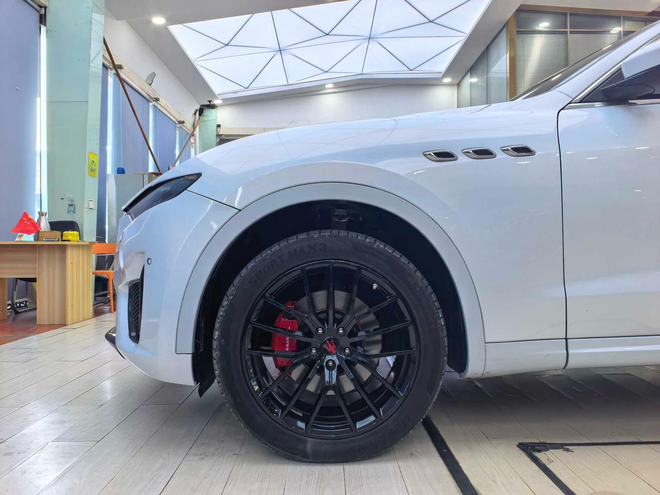 Maserati Levante 2019 thumb 2