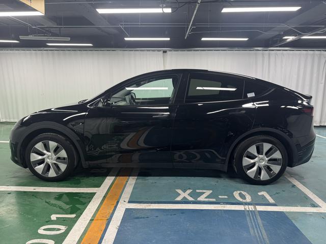 Tesla Model Y 2022 thumb 2