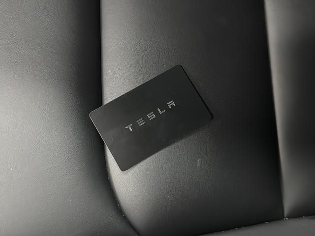 Tesla Model Y 2022 thumb 9