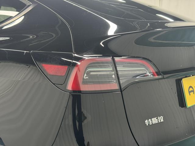 Tesla Model Y 2022 thumb 11