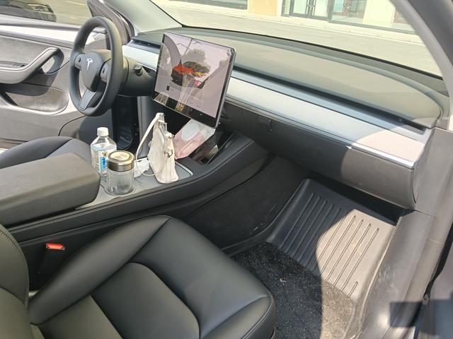 Tesla Model Y 2024 thumb 4