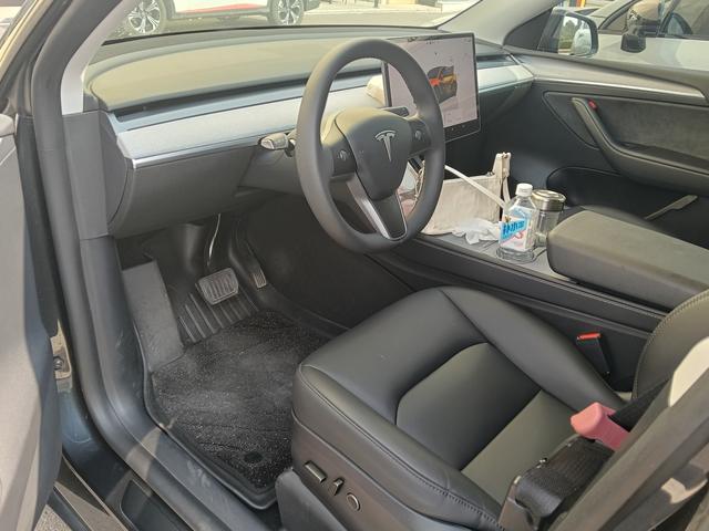 Tesla Model Y 2024 thumb 5
