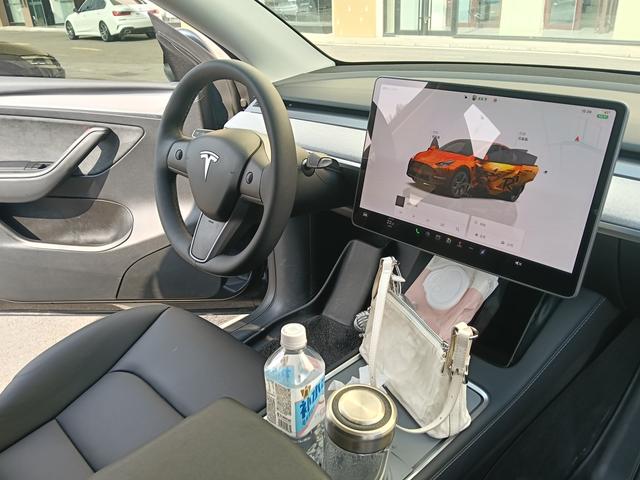 Tesla Model Y 2024 thumb 12