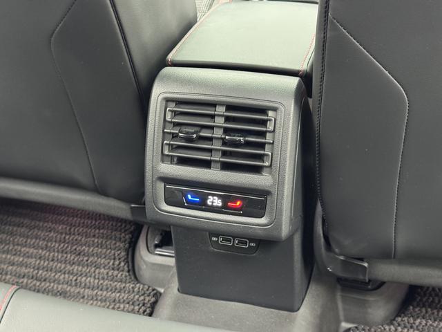 Volkswagen Golf GTI 2025 thumb 9