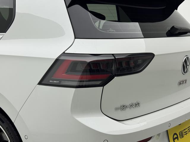 Volkswagen Golf GTI 2025 thumb 11