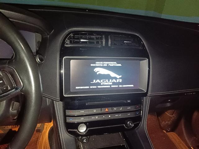 Jaguar F-Pace 2016 thumb 6