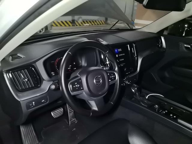 Volvo XC60 2019 thumb 3