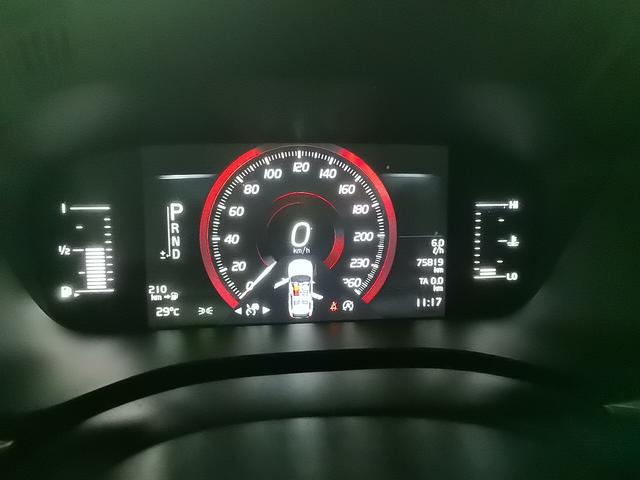 Volvo XC60 2019 thumb 4