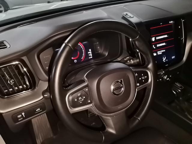 Volvo XC60 2019 thumb 5