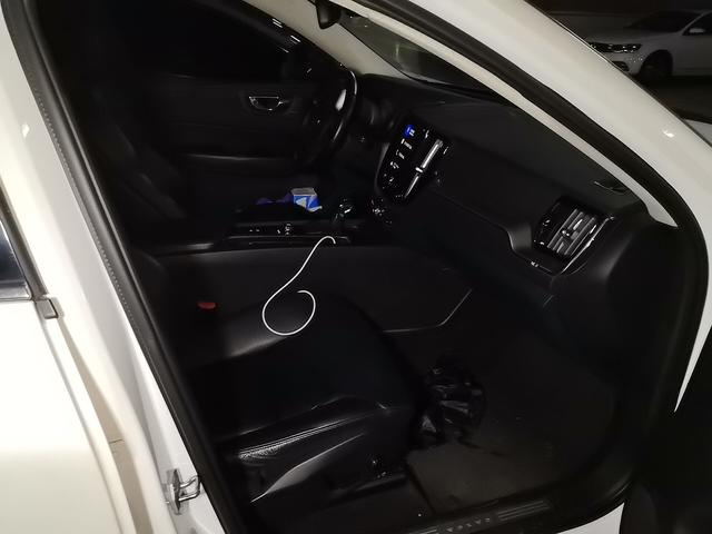 Volvo XC60 2019 thumb 9