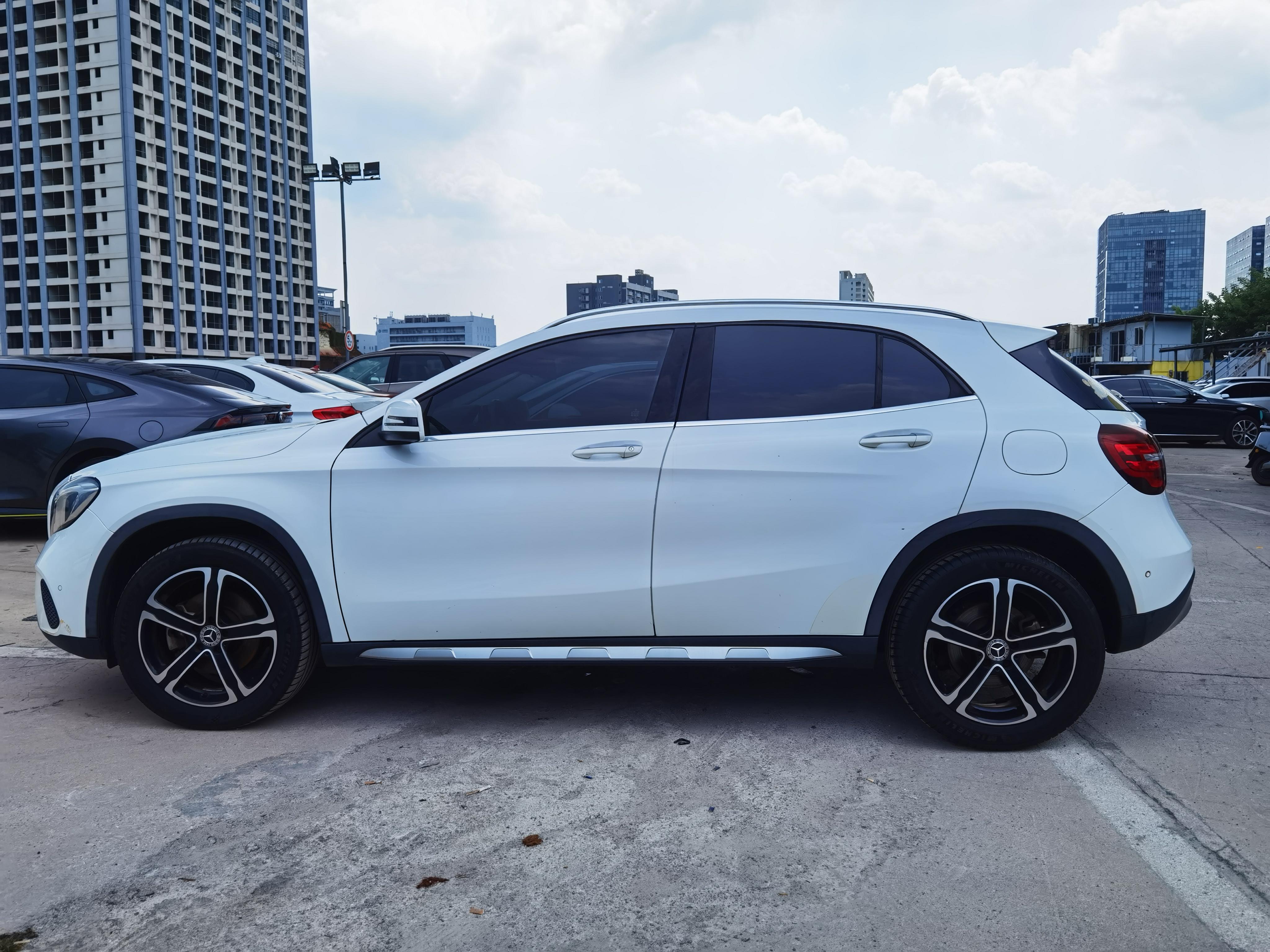 Mercedes-Benz GLA 2018 thumb 2
