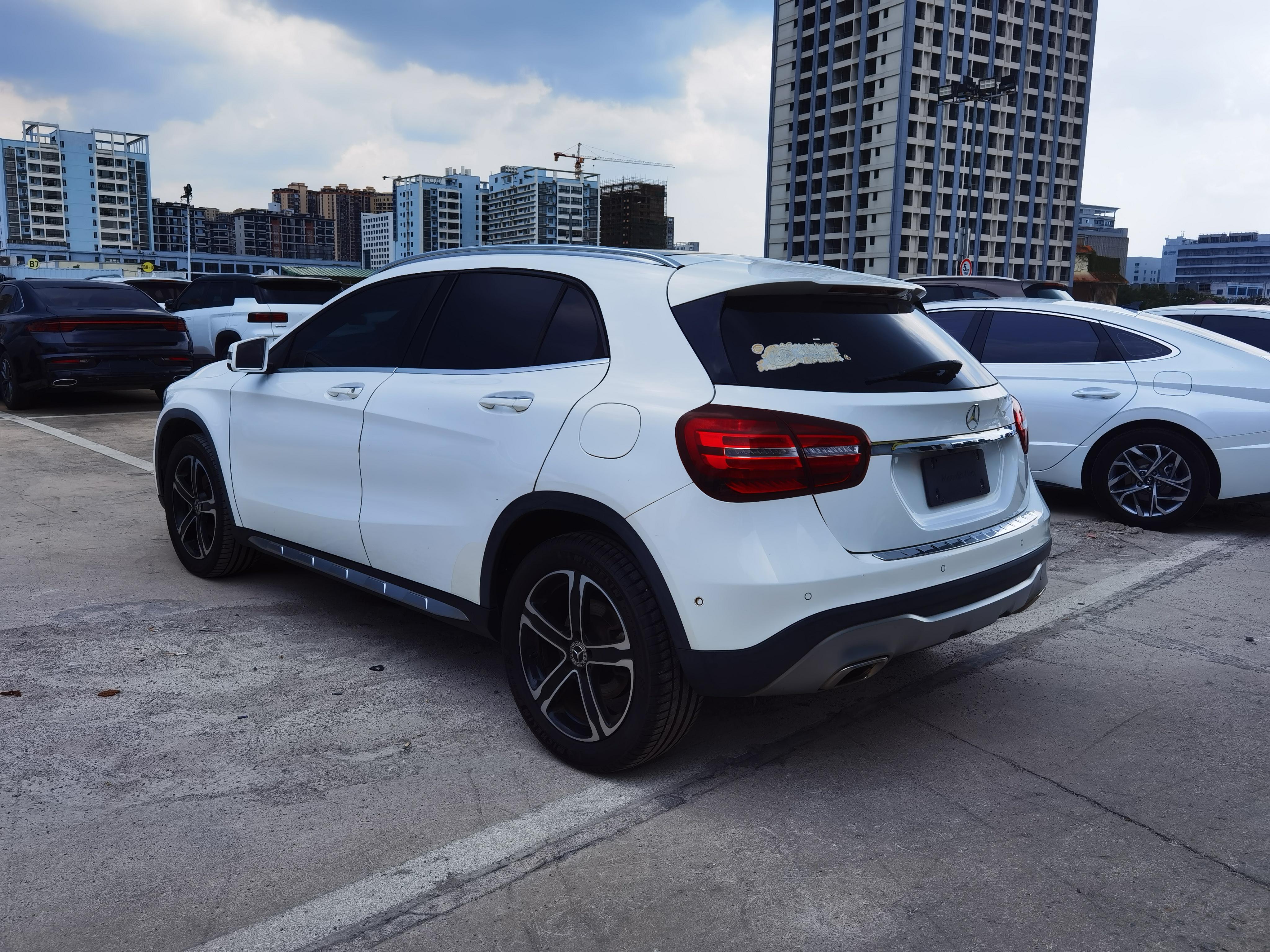 Mercedes-Benz GLA 2018 thumb 3