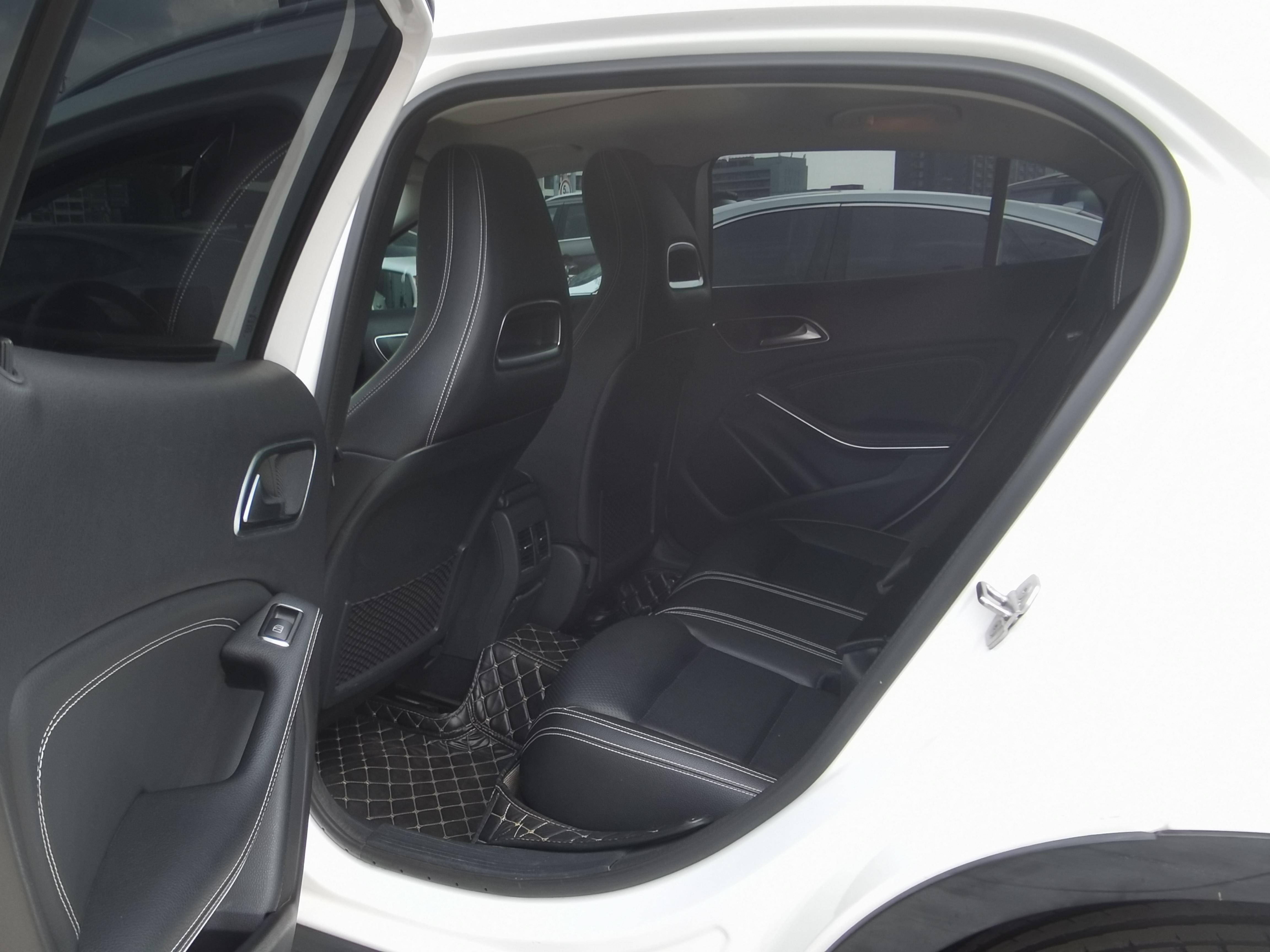 Mercedes-Benz GLA 2018 thumb 9