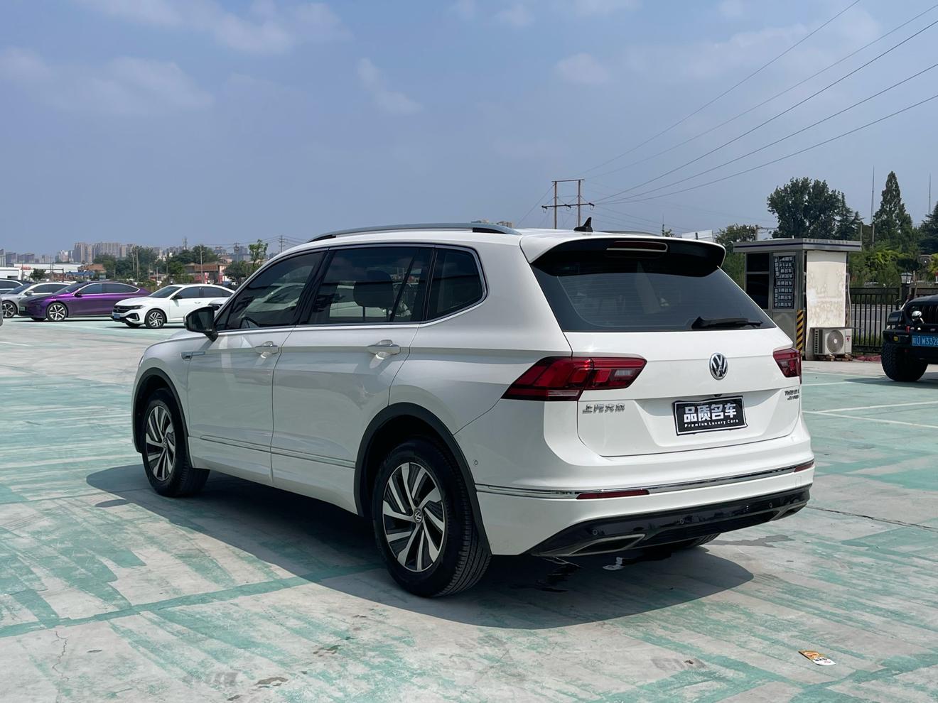 Volkswagen Tiguan 2021 thumb 2