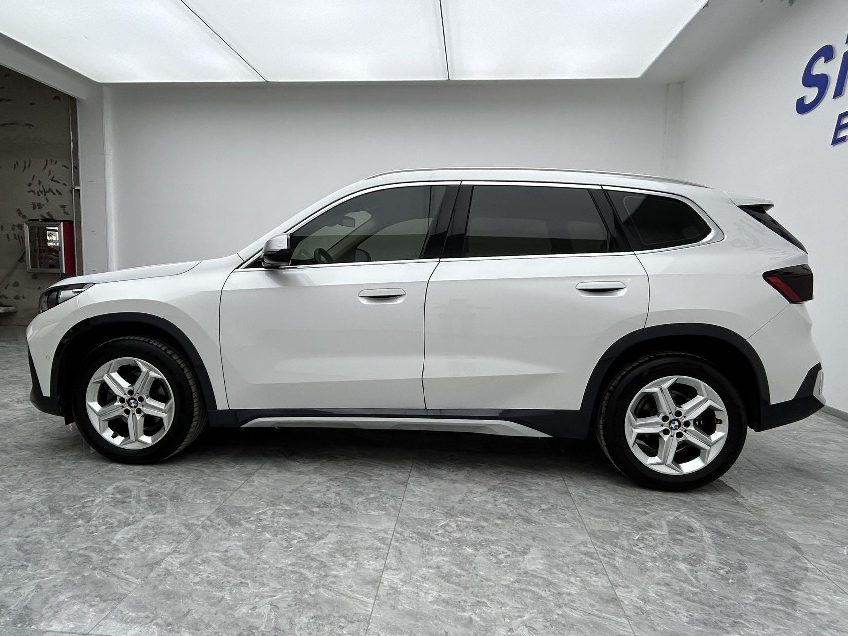 BMW X1 2023 thumb 2