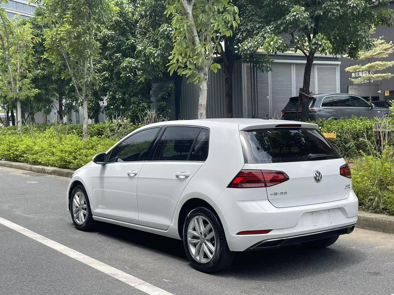 Volkswagen Golf Sportsvan 2019 thumb 3