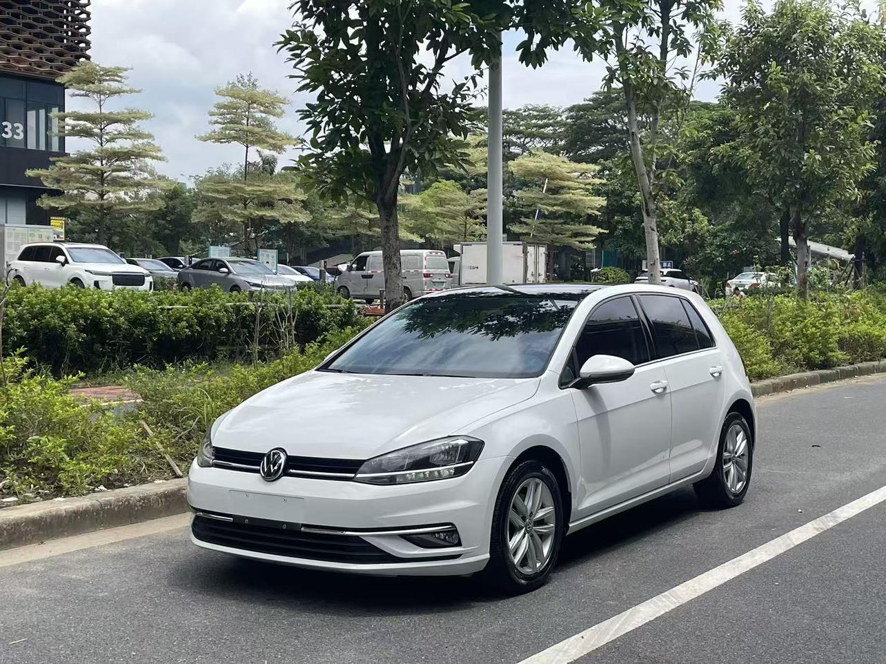 Volkswagen Golf Sportsvan 2019 thumb 10