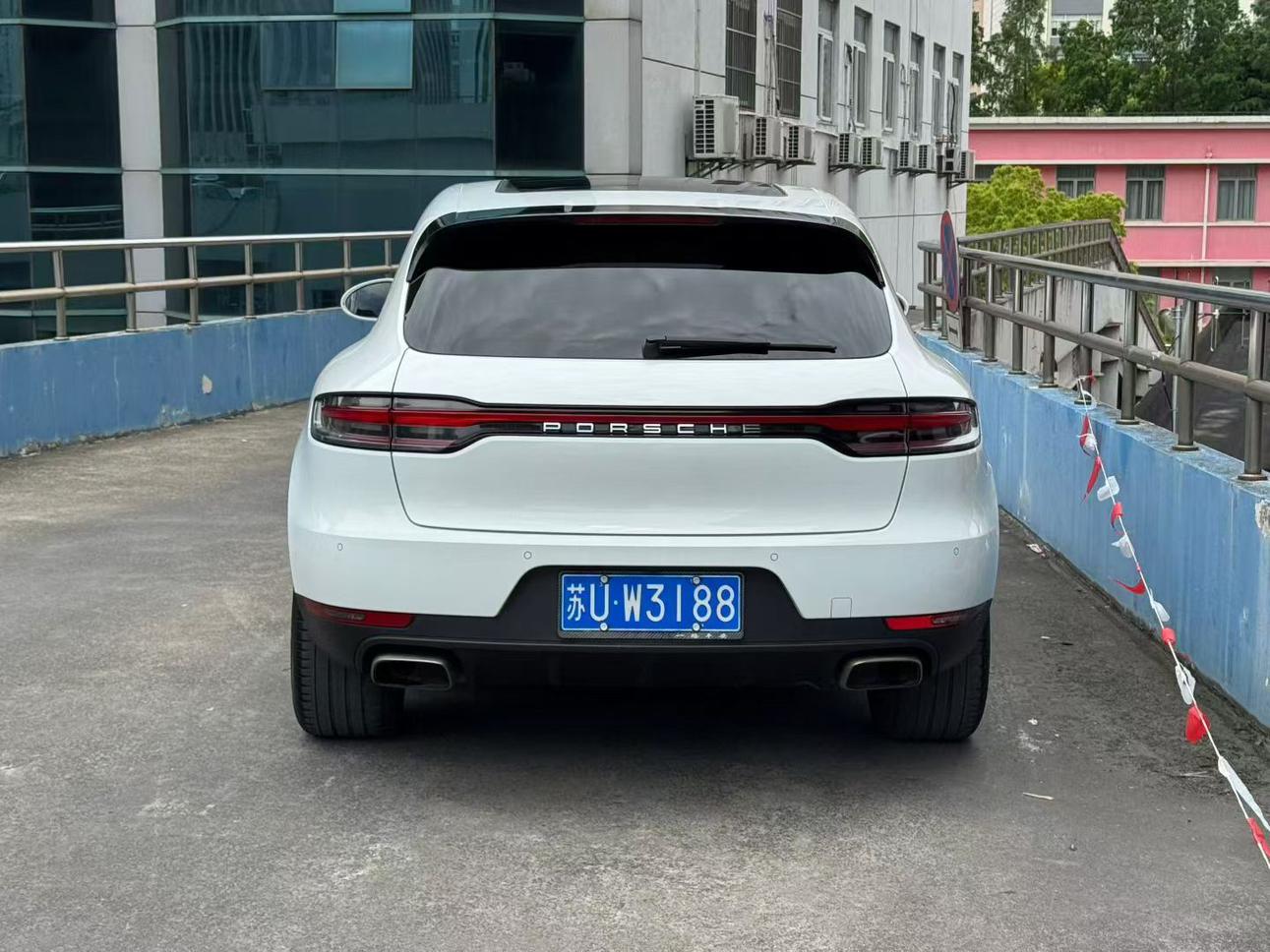 Porsche Macan 2021 thumb 2