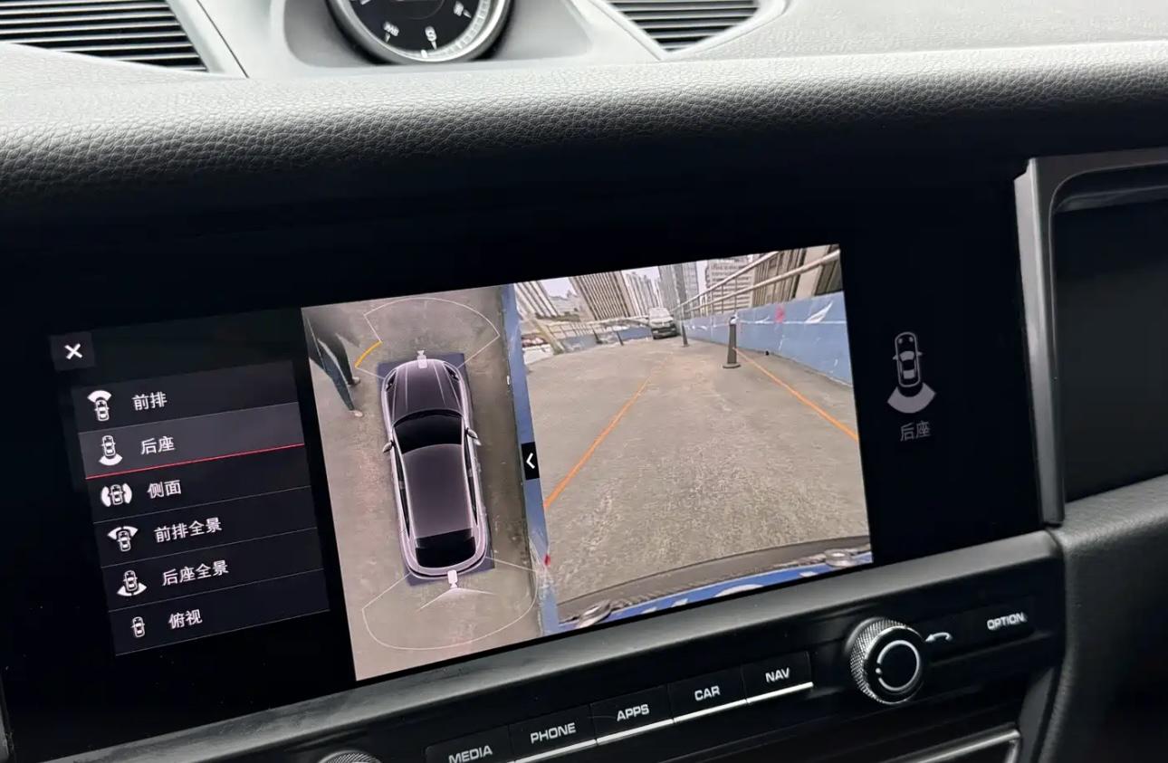 Porsche Macan 2021 thumb 4
