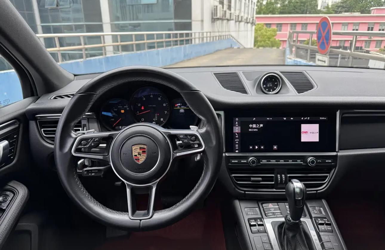 Porsche Macan 2021 thumb 9