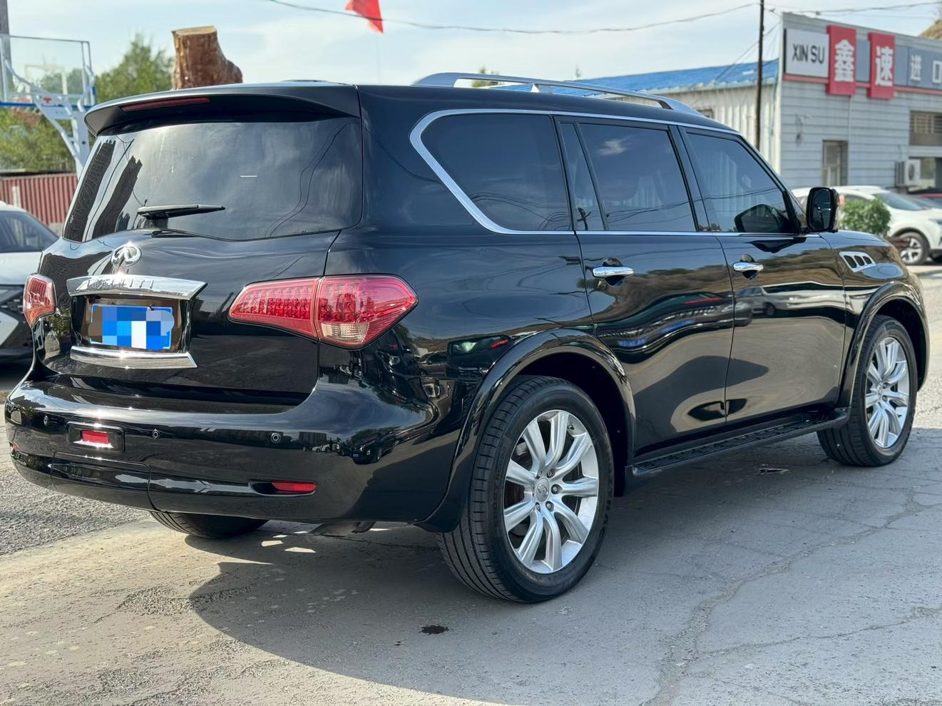 Infiniti QX80 2013 thumb 4