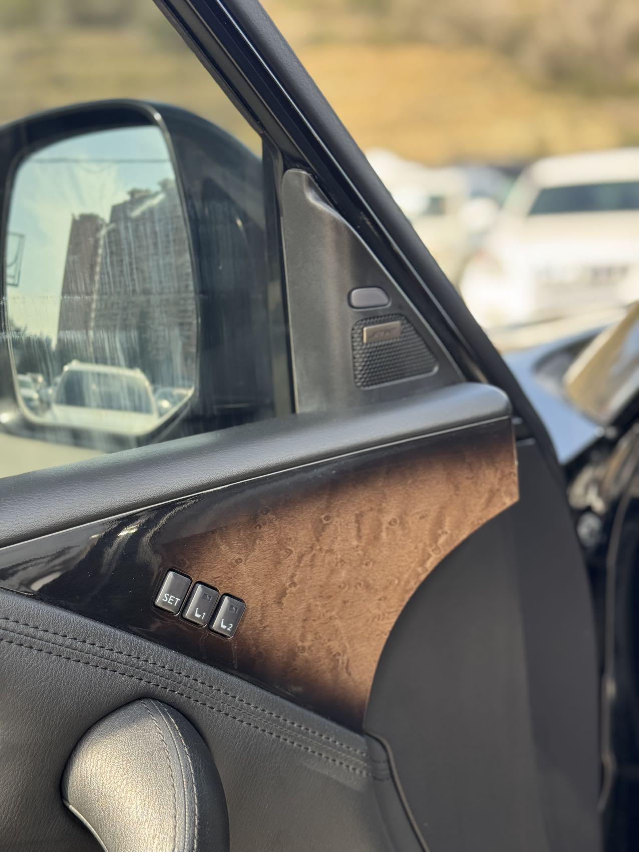 Infiniti QX80 2013 thumb 9