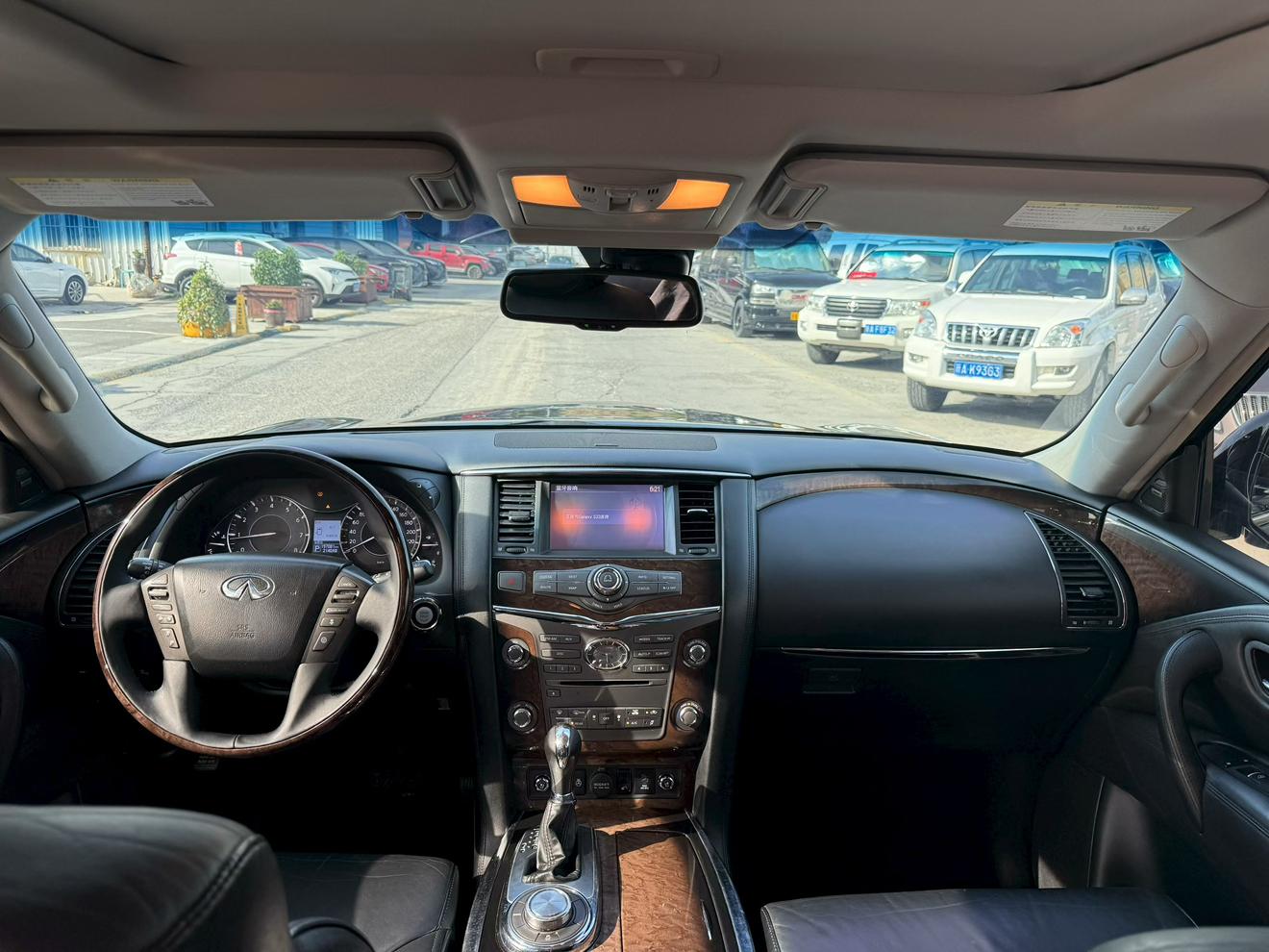 Infiniti QX80 2013 thumb 10