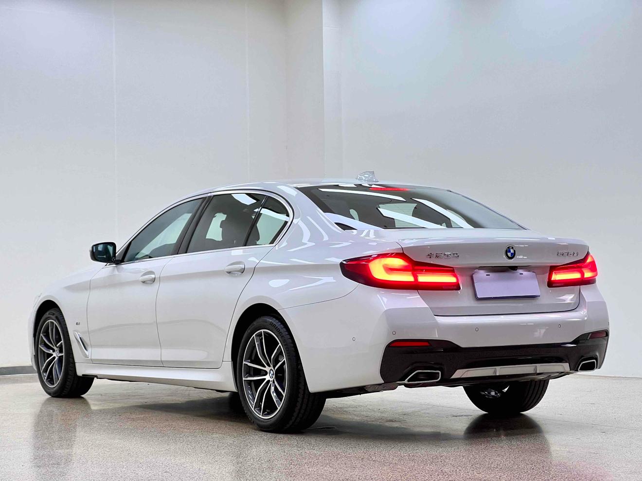 BMW 5 серии 2022 thumb 3