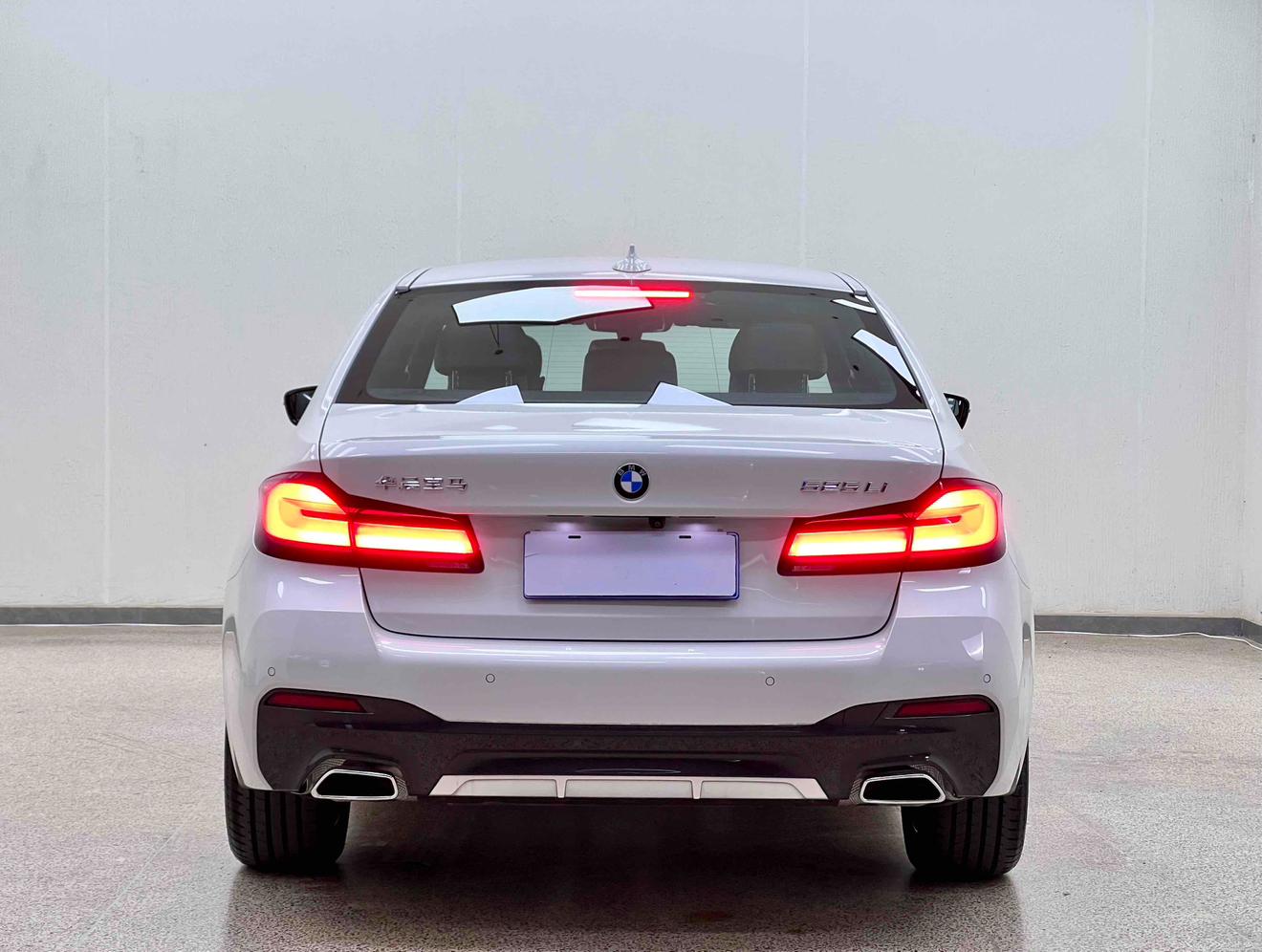 BMW 5 серии 2022 thumb 4