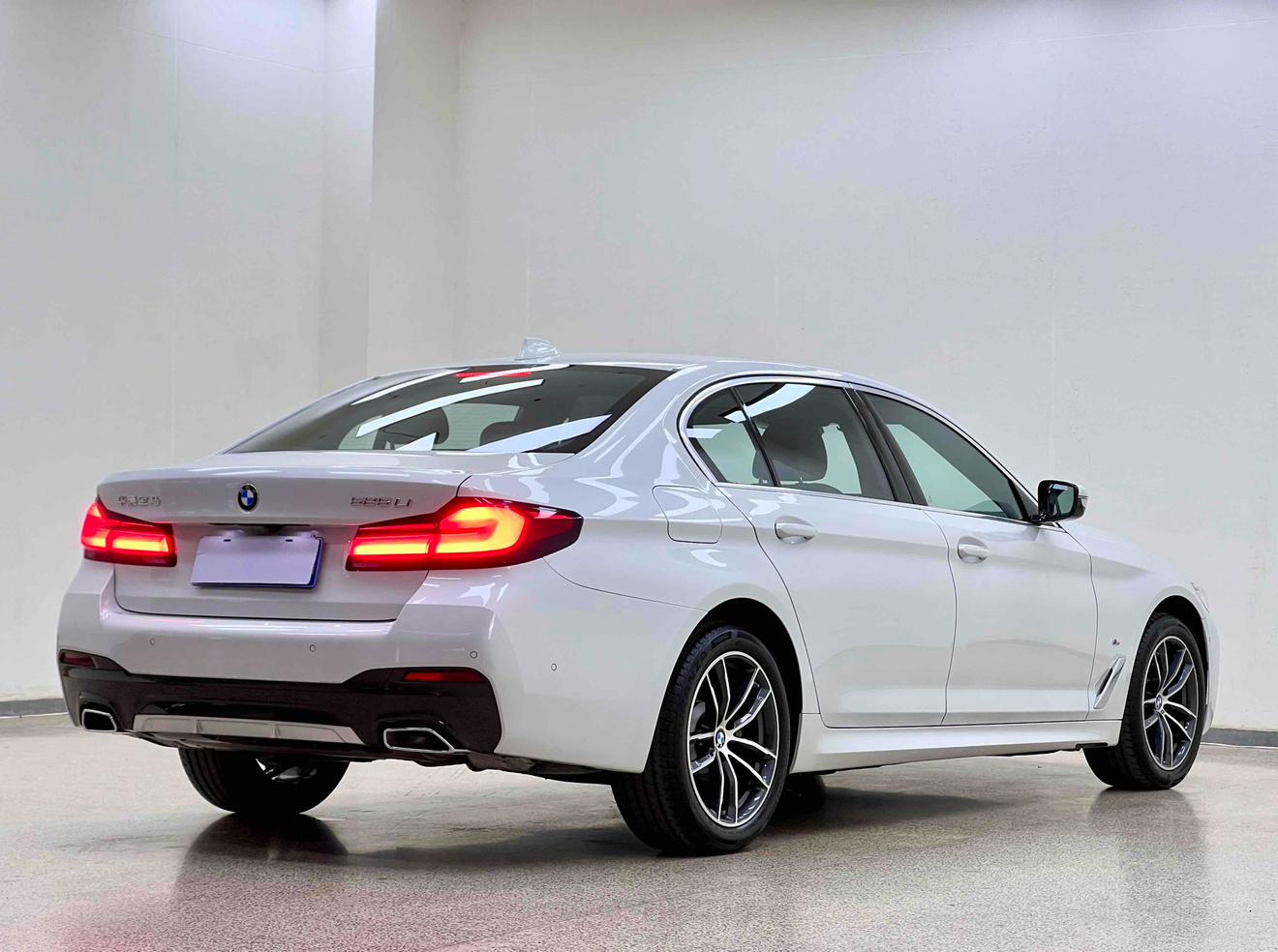 BMW 5 серии 2022 thumb 5