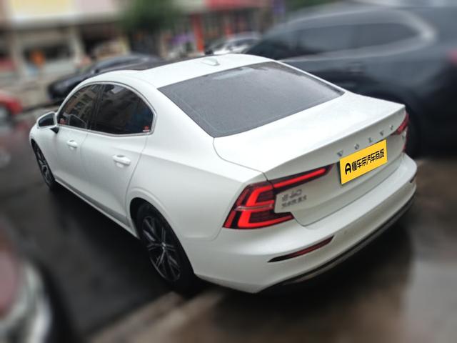 Volvo S60 2026 thumb 2