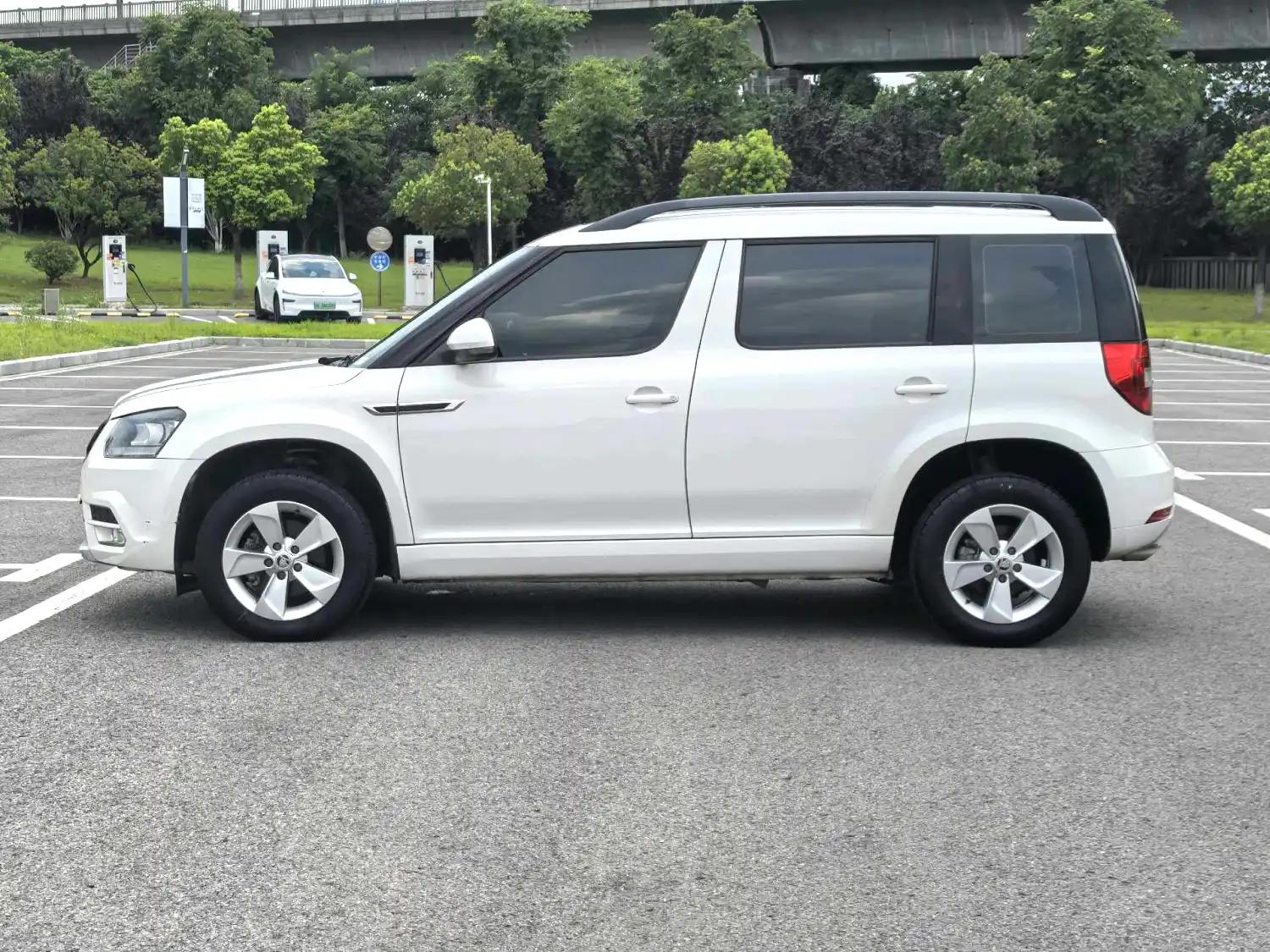 Skoda Yeti 2014 thumb 11