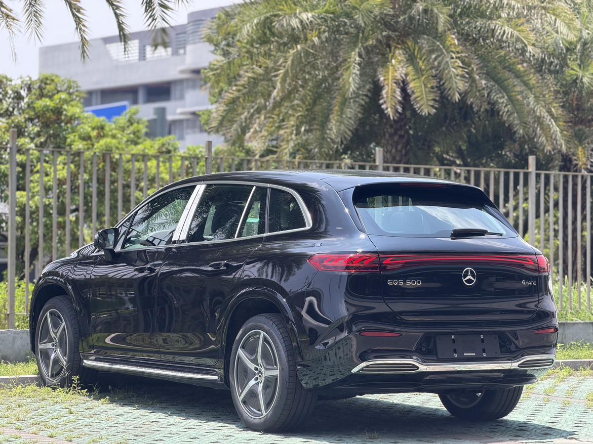 Mercedes-Benz EQS SUV 2025 thumb 3