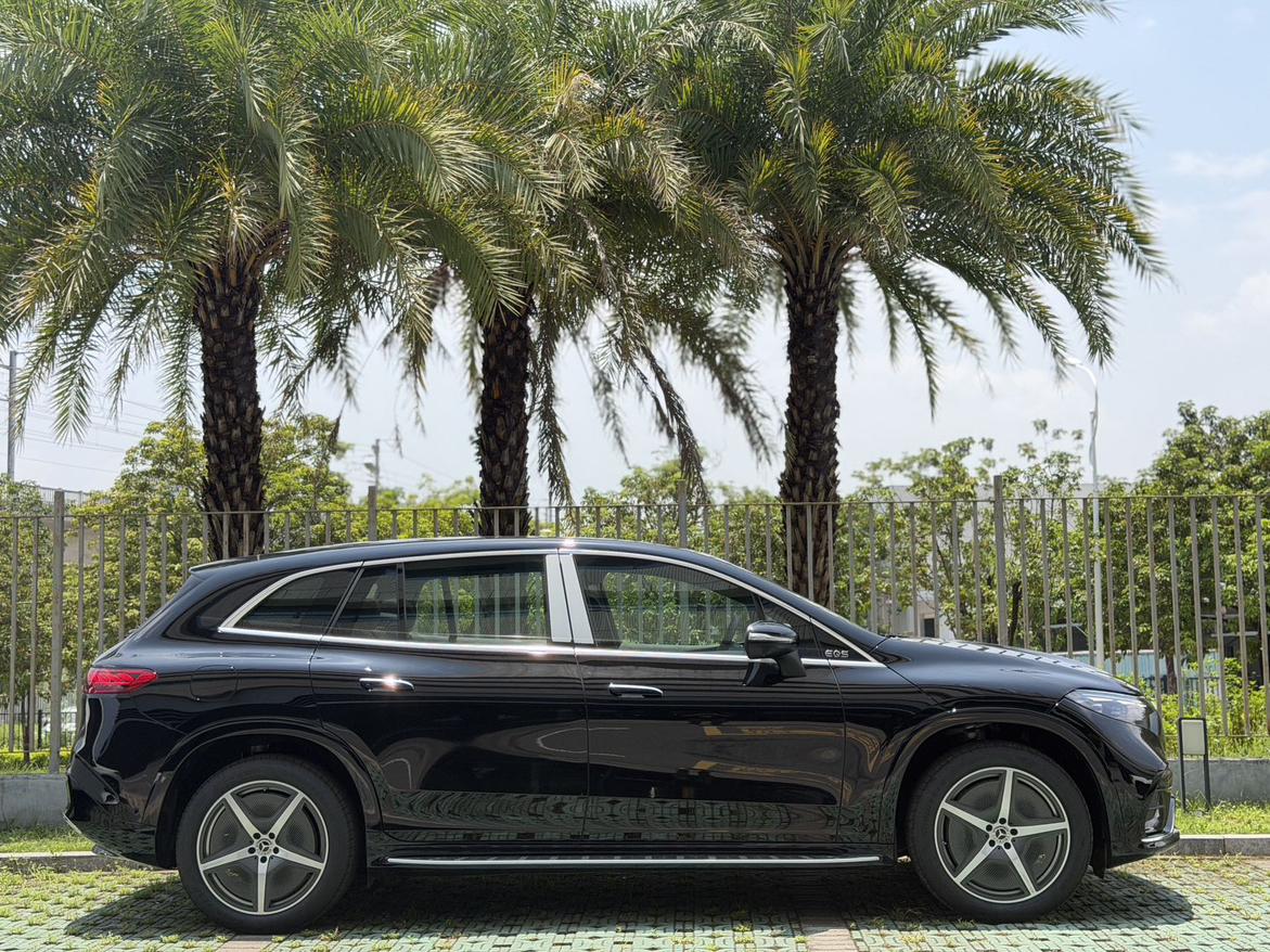 Mercedes-Benz EQS SUV 2025 thumb 6