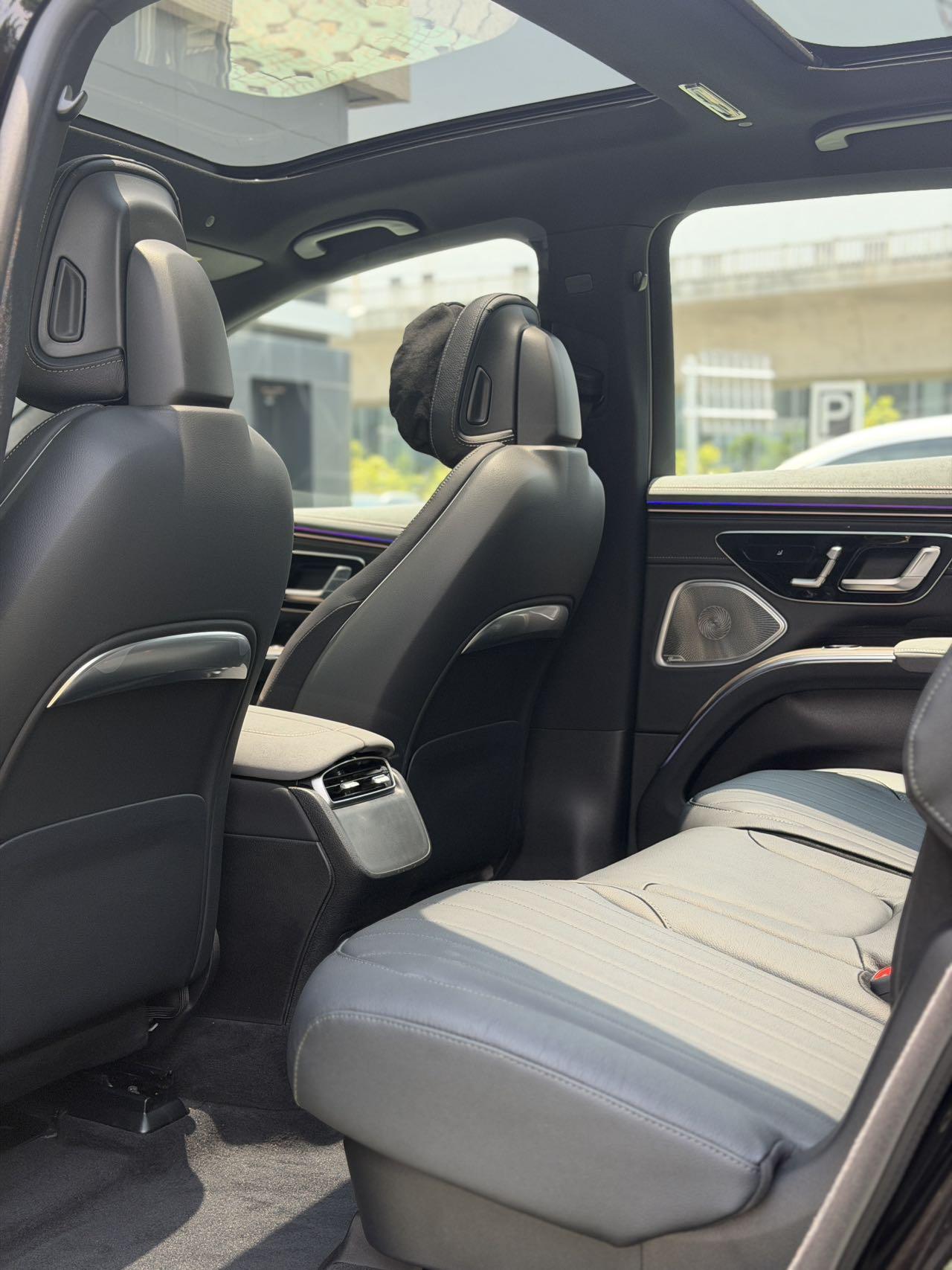 Mercedes-Benz EQS SUV 2025 thumb 10