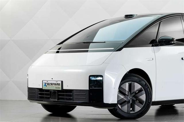 Lixiang (Li Auto) Mega 2025 thumb 8
