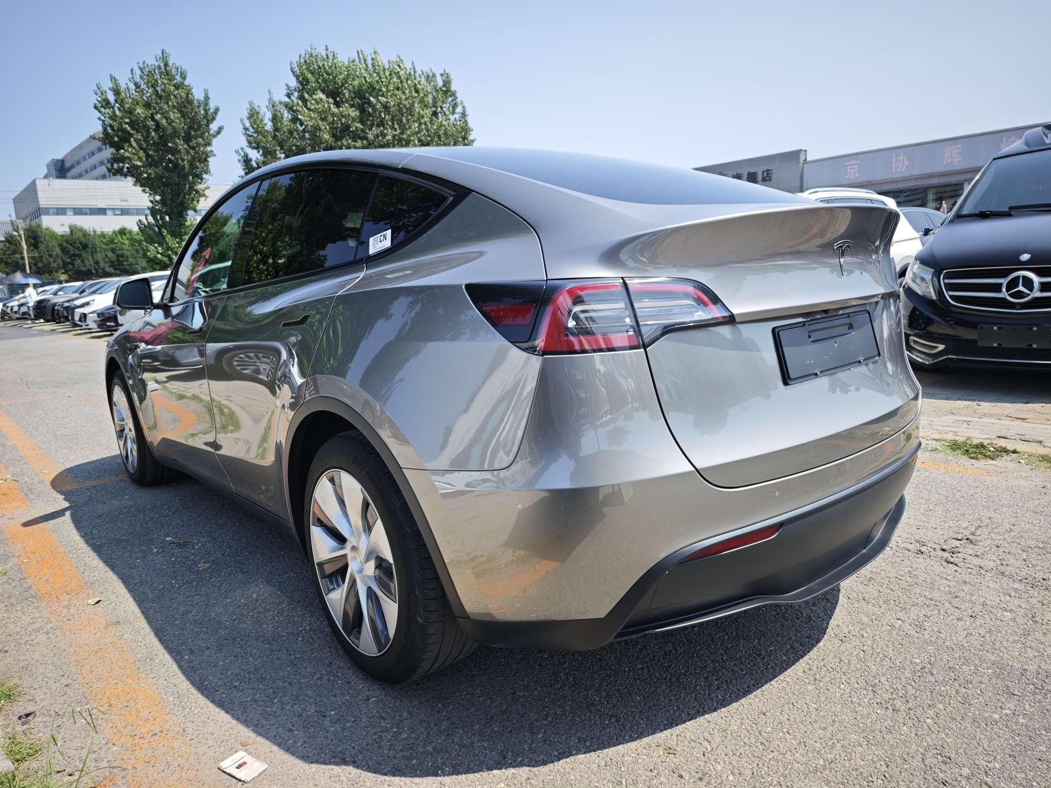Tesla Model Y 2022 thumb 2