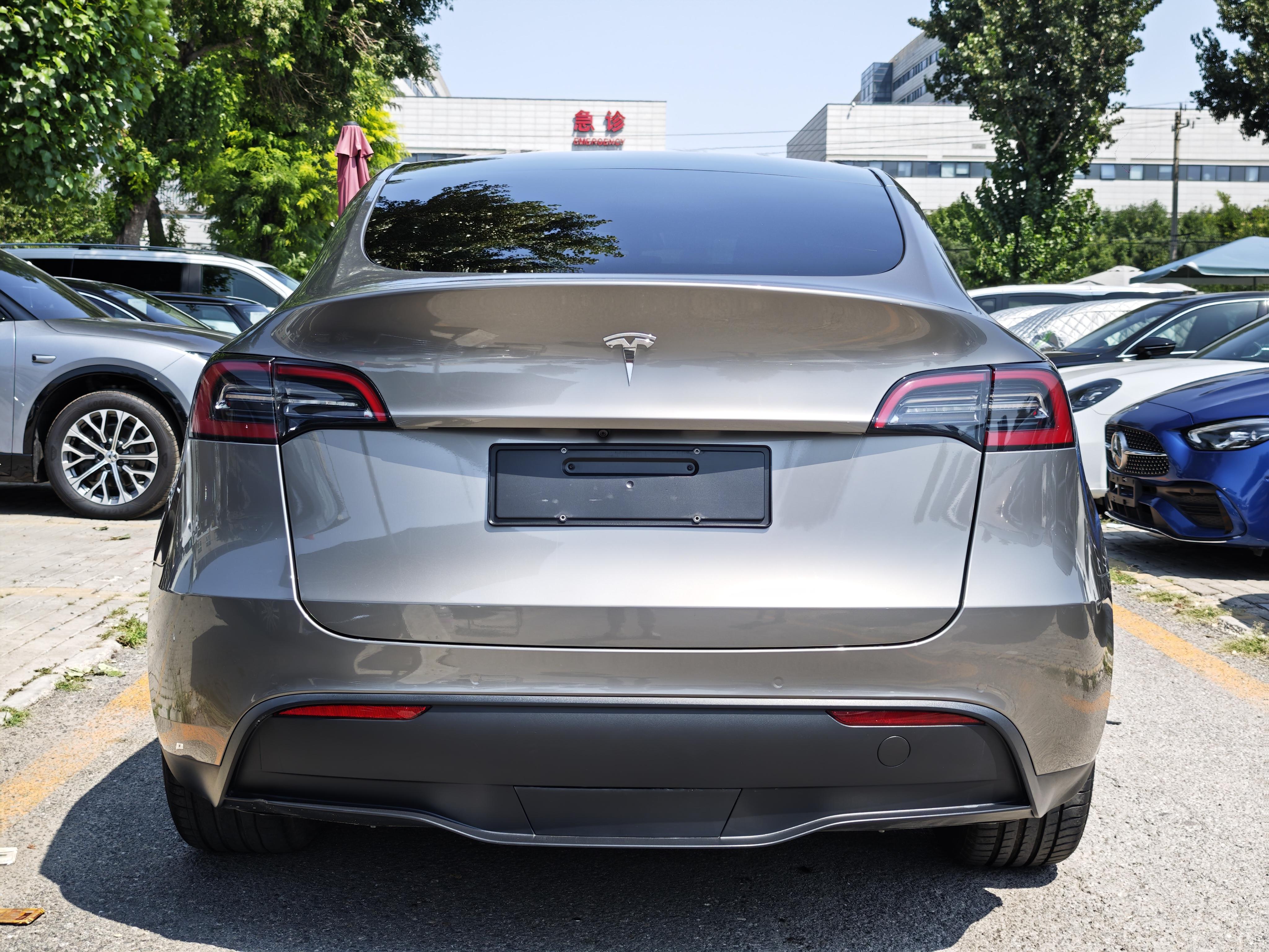 Tesla Model Y 2022 thumb 3