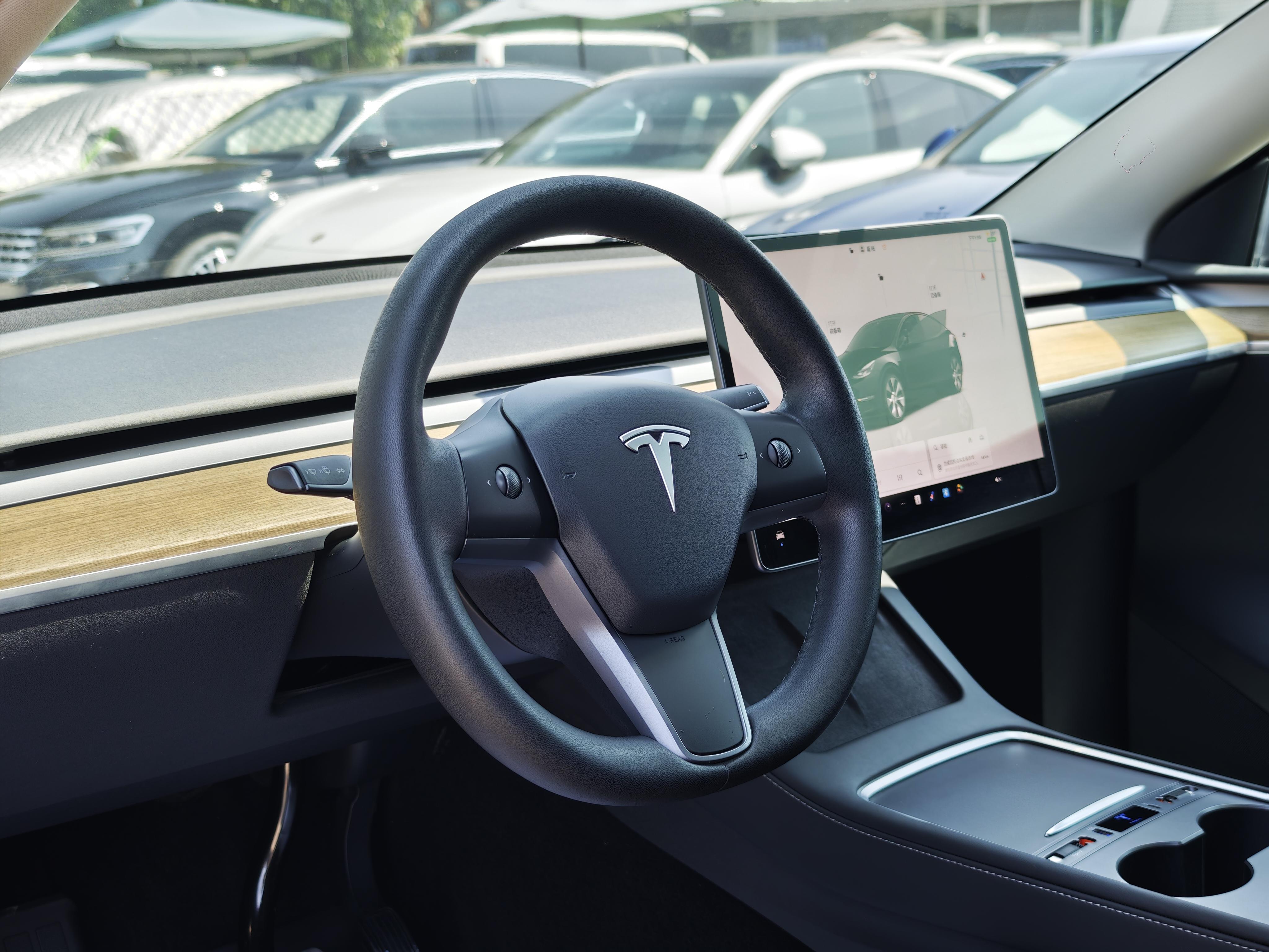 Tesla Model Y 2022 thumb 10