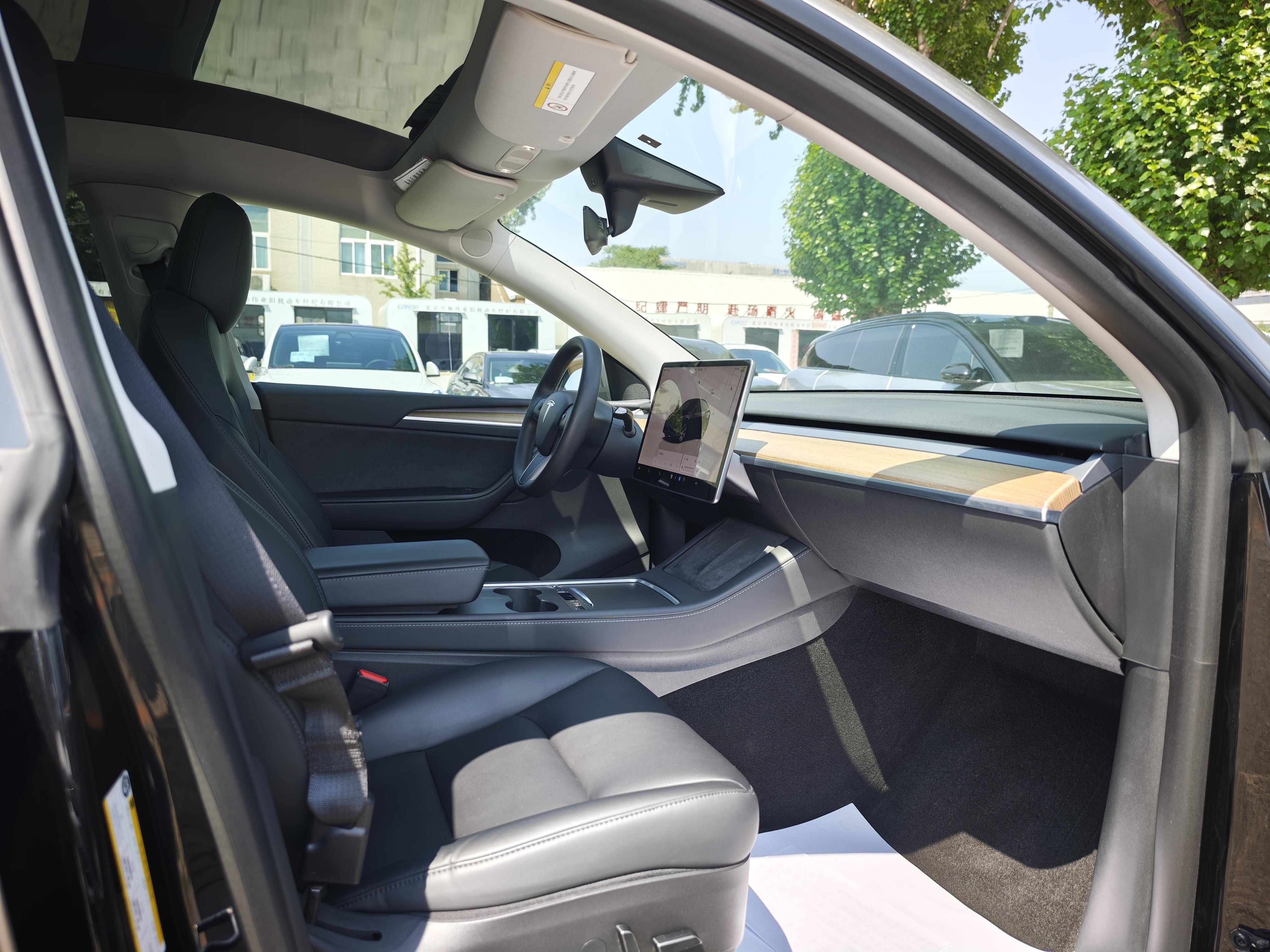 Tesla Model Y 2022 thumb 11