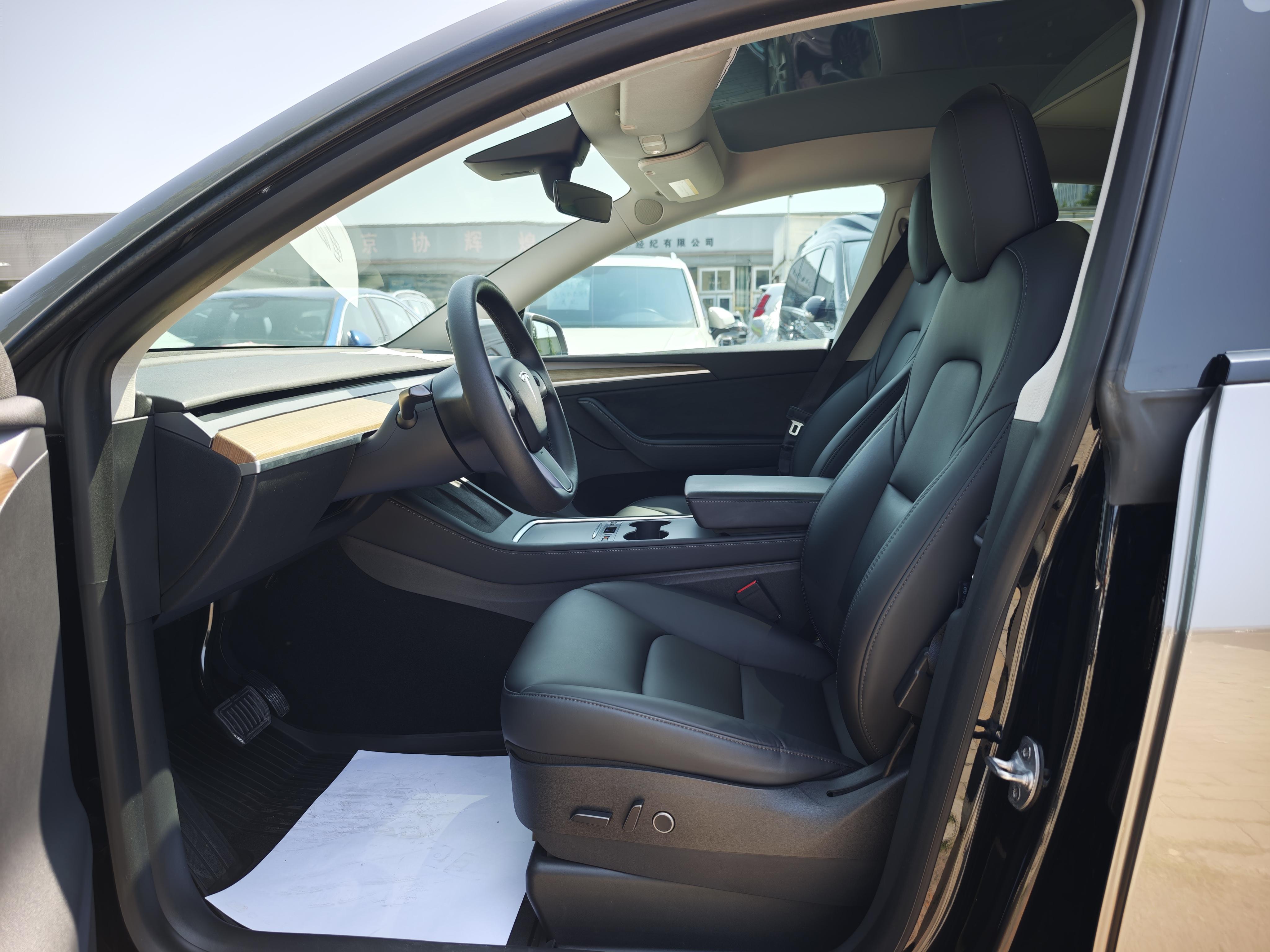 Tesla Model Y 2022 thumb 12