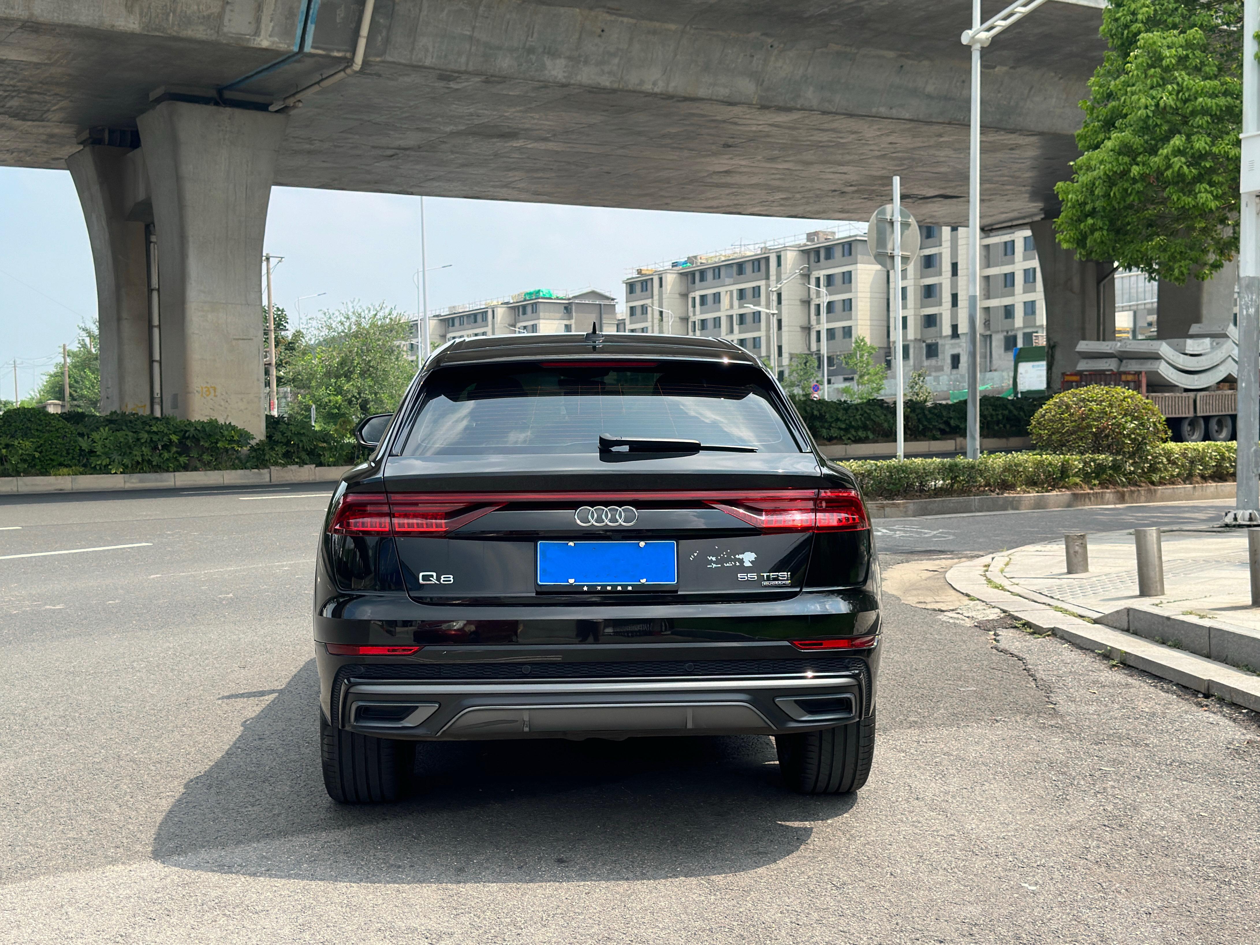 Audi Q8 2021 thumb 2
