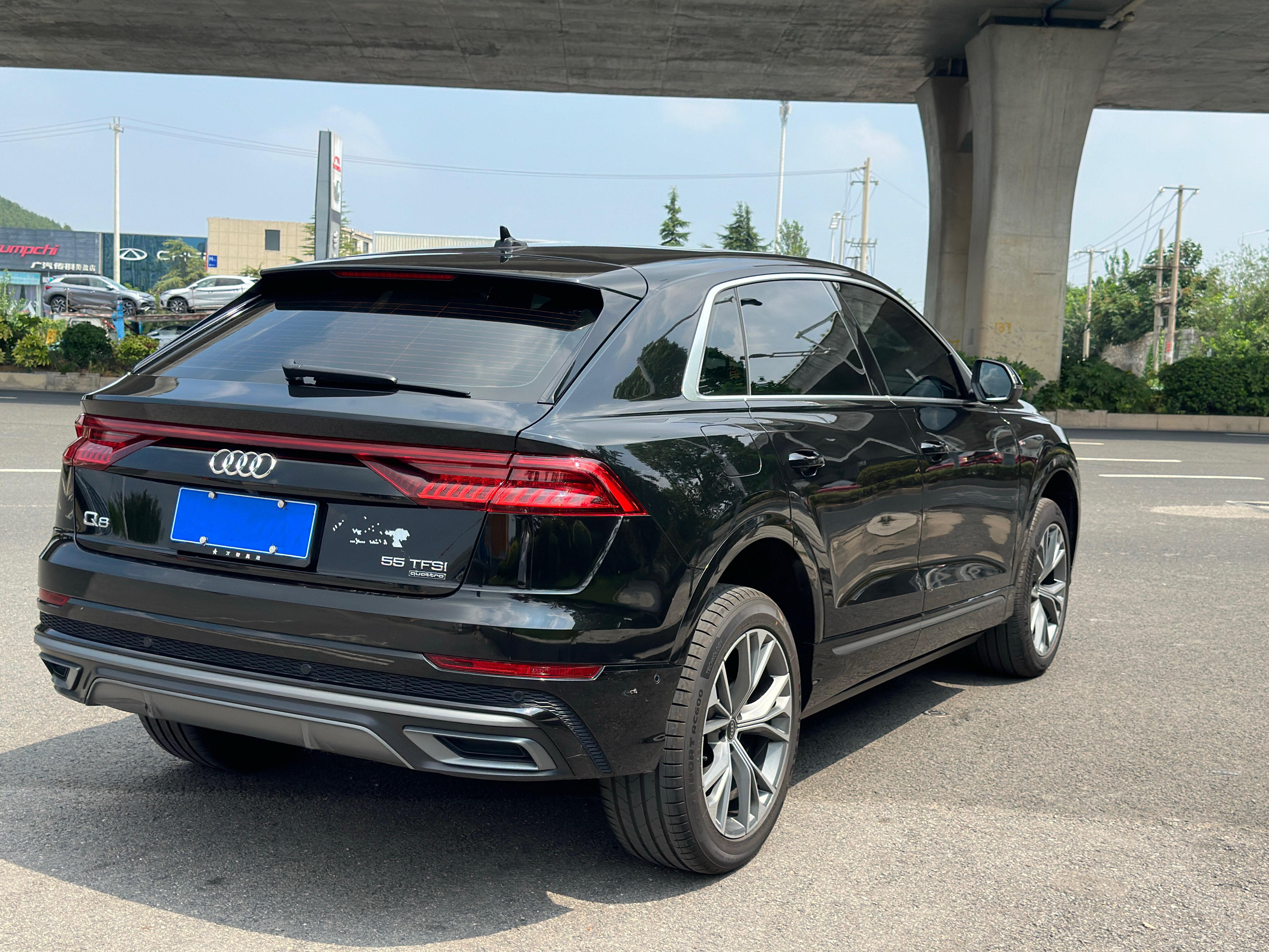 Audi Q8 2021 thumb 3